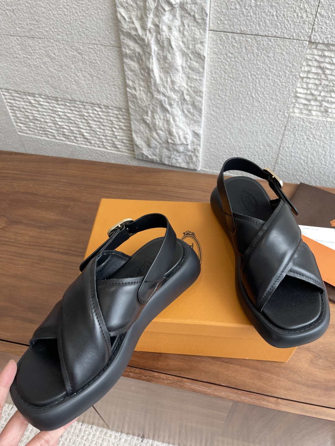 TOD’S Tords 25ss Summer Sandals: Comfortable Cow Skin with Unique Design - 图片 5