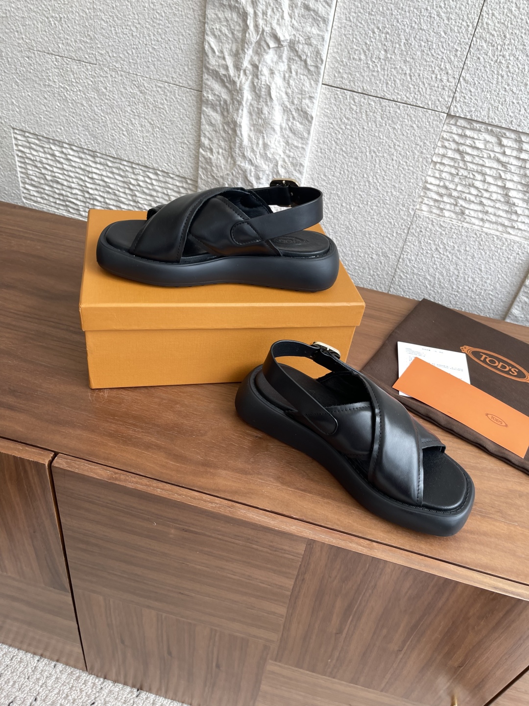 TOD’S Tords 25ss Summer Sandals: Comfortable Cow Skin with Unique Design - 图片 3