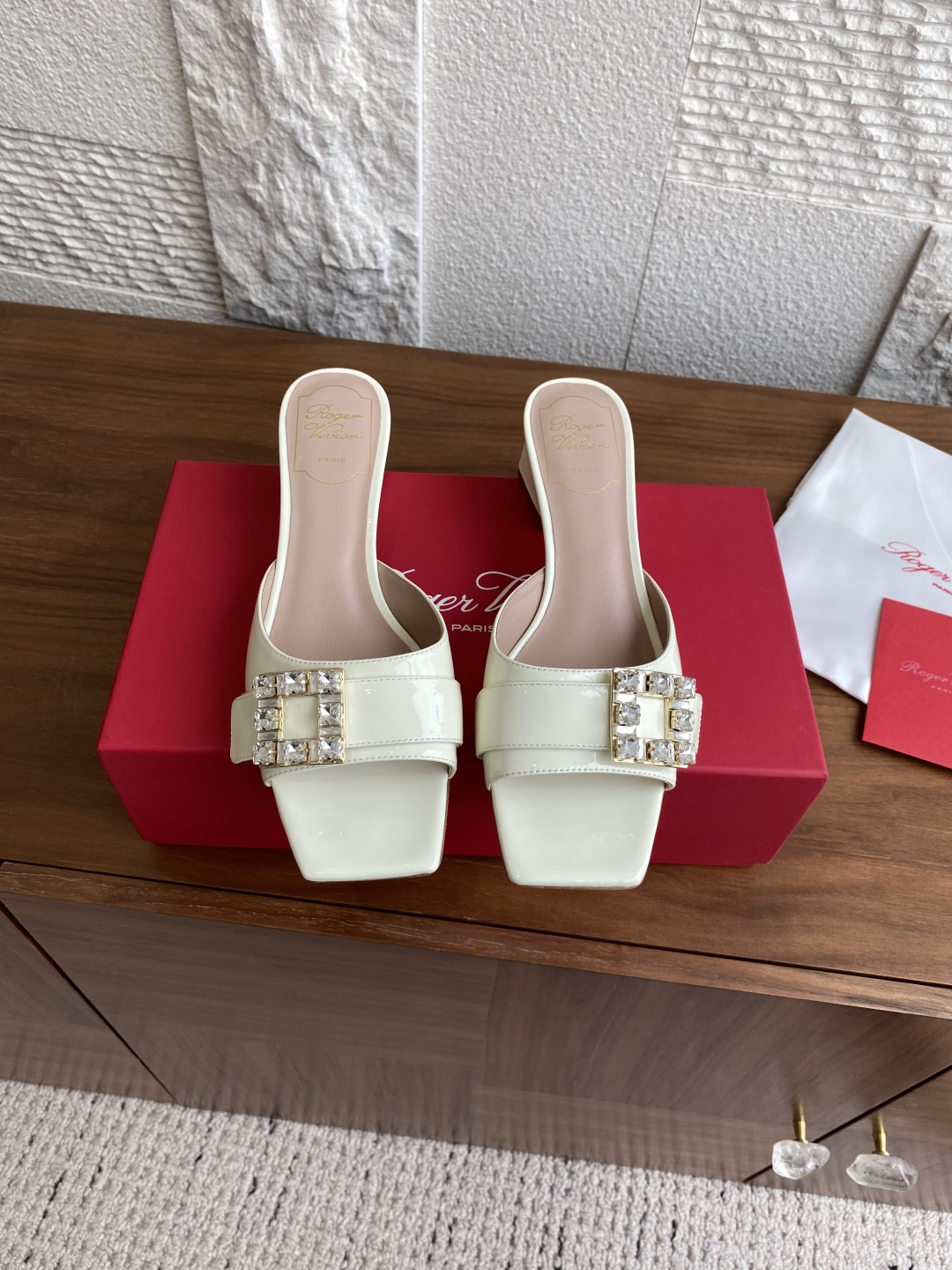 Roger Vivier Summer Crystal Drill Paint Skin Square Head Heel Slippers Review