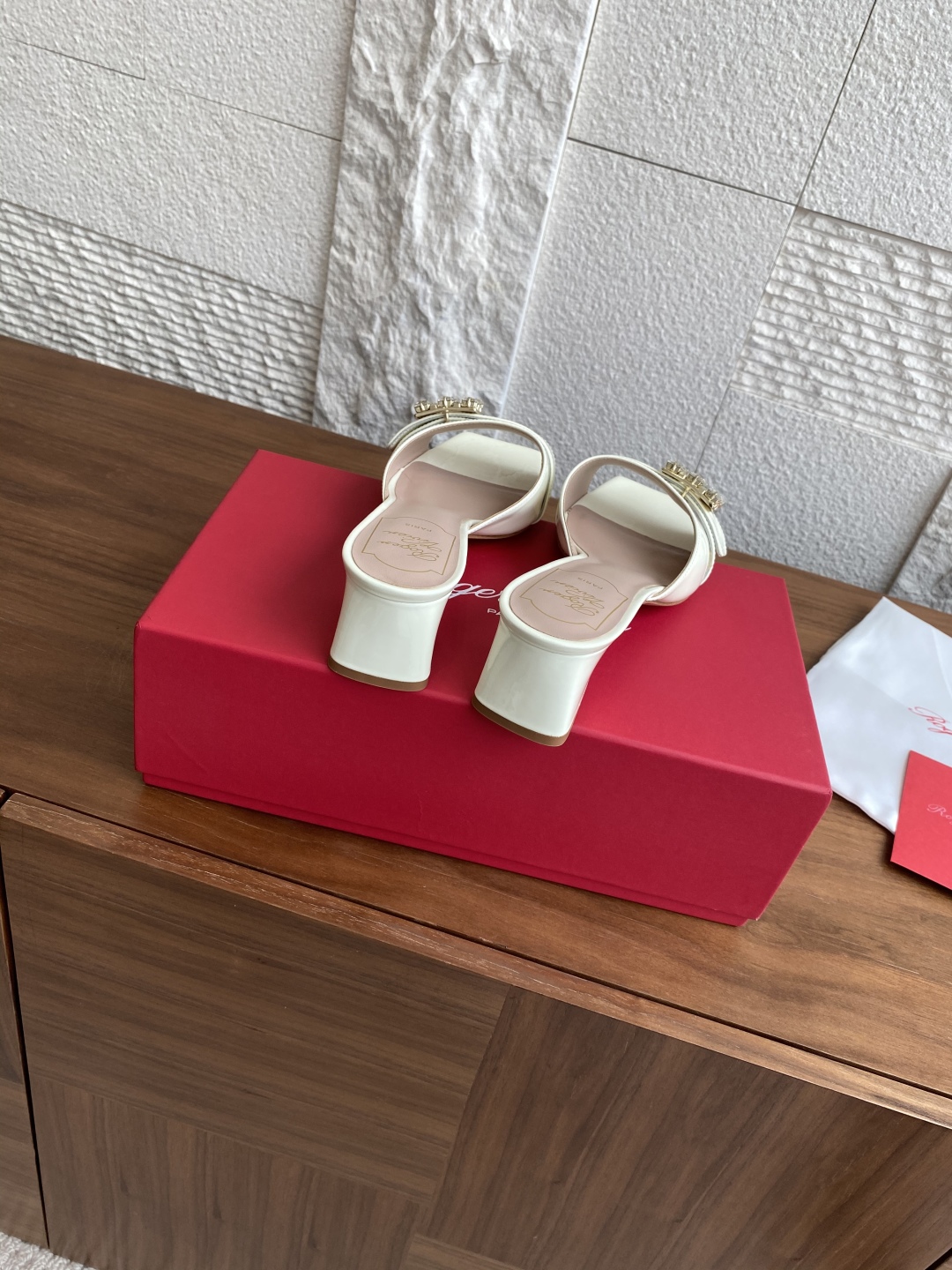 Roger Vivier Summer Crystal Drill Paint Skin Square Head Heel Slippers Review - 图片 8