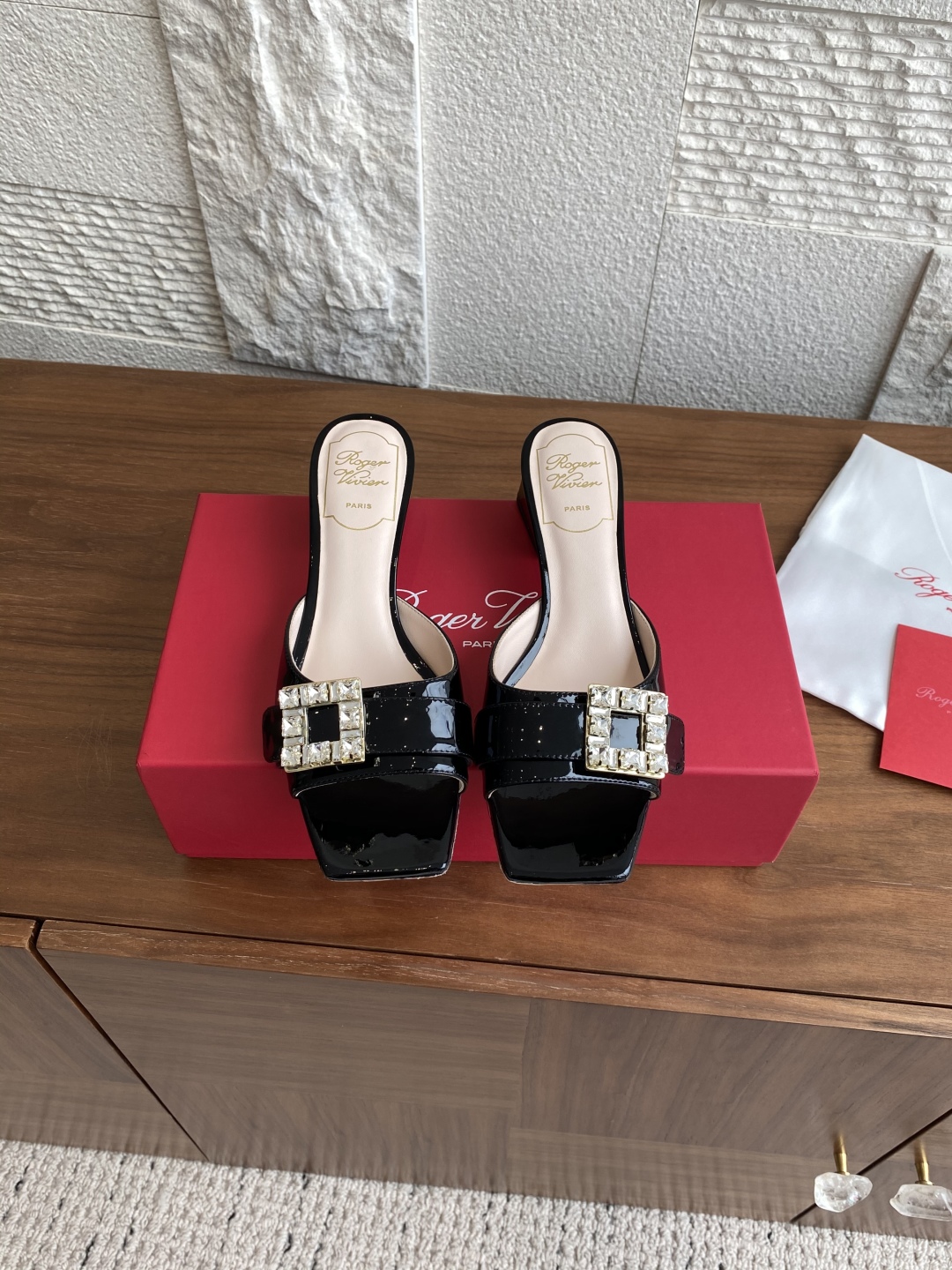 Roger Vivier Summer Crystal Drill Paint Skin Slippers: Elegant Italian Luxury, Size 35-40