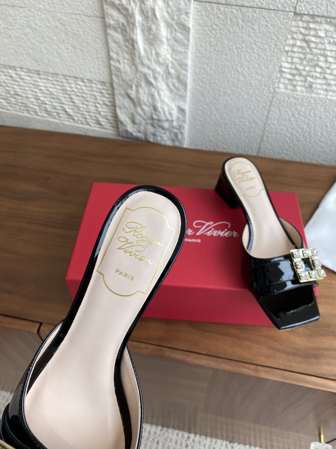 Roger Vivier Summer Crystal Drill Paint Skin Slippers: Elegant Italian Luxury, Size 35-40 - 图片 6