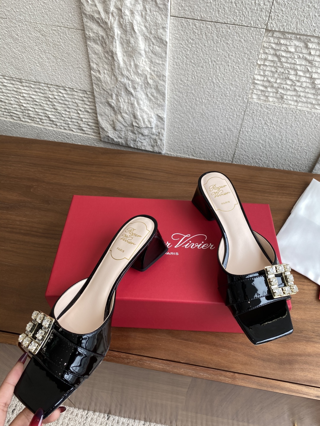 Roger Vivier Summer Crystal Drill Paint Skin Slippers: Elegant Italian Luxury, Size 35-40 - 图片 5