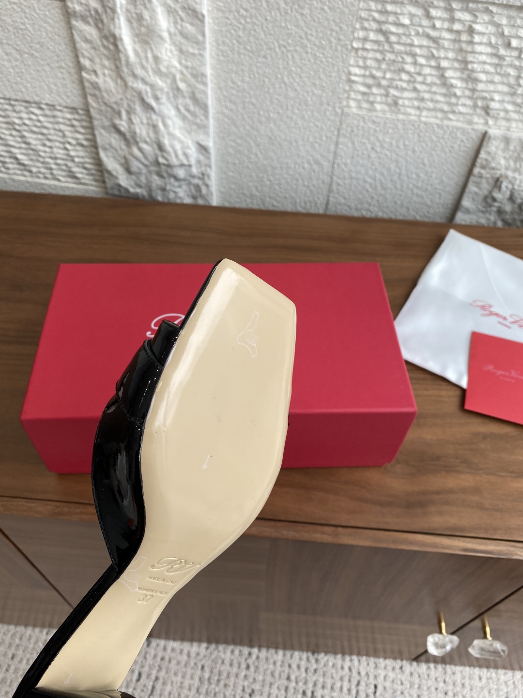Roger Vivier Summer Crystal Drill Paint Skin Slippers: Elegant Italian Luxury, Size 35-40 - 图片 7