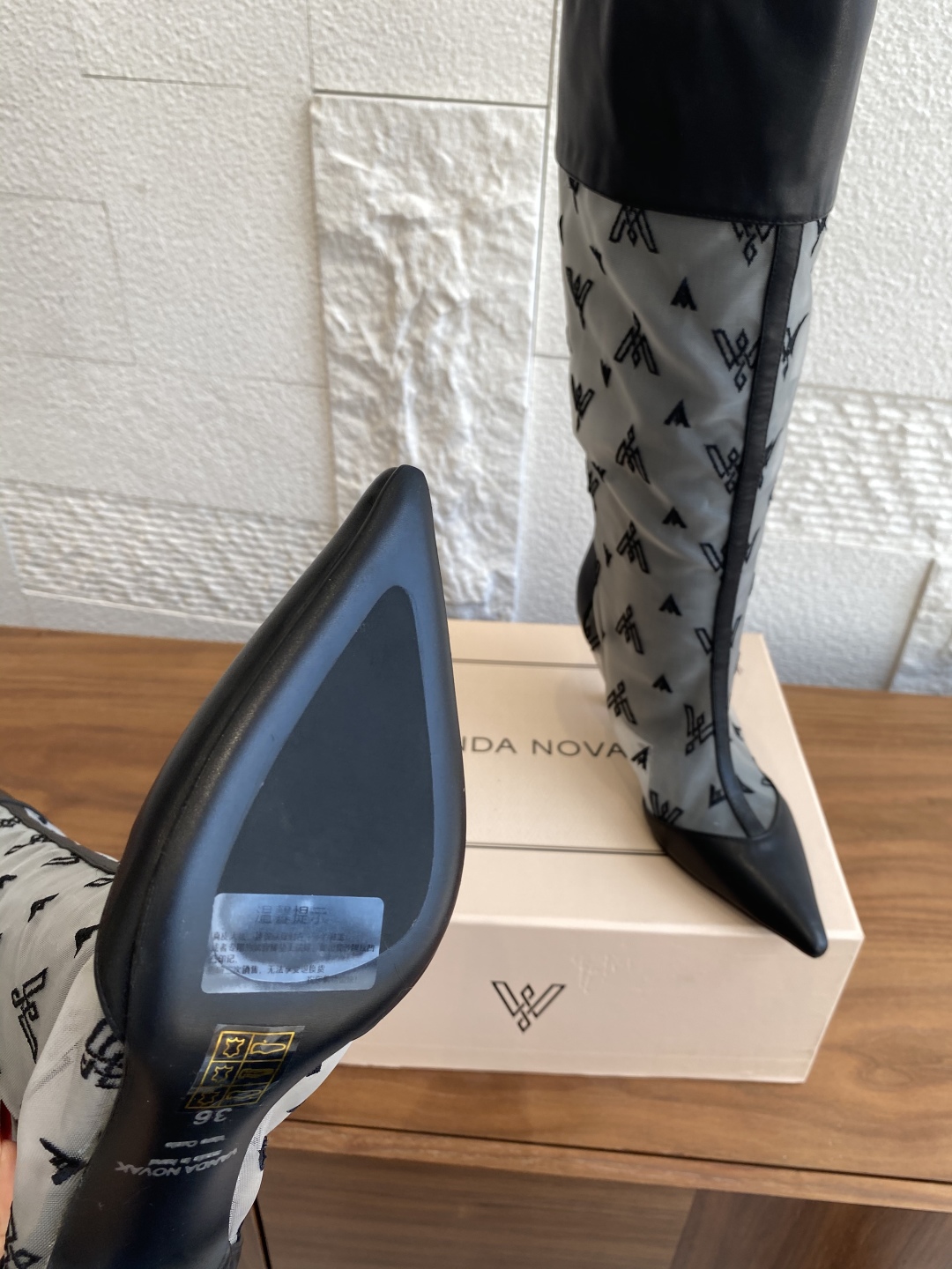 VANDA NOVAK’s High-Quality Embroidered Boots Collection with Italian Imports and Platinum Bottoms - 图片 6