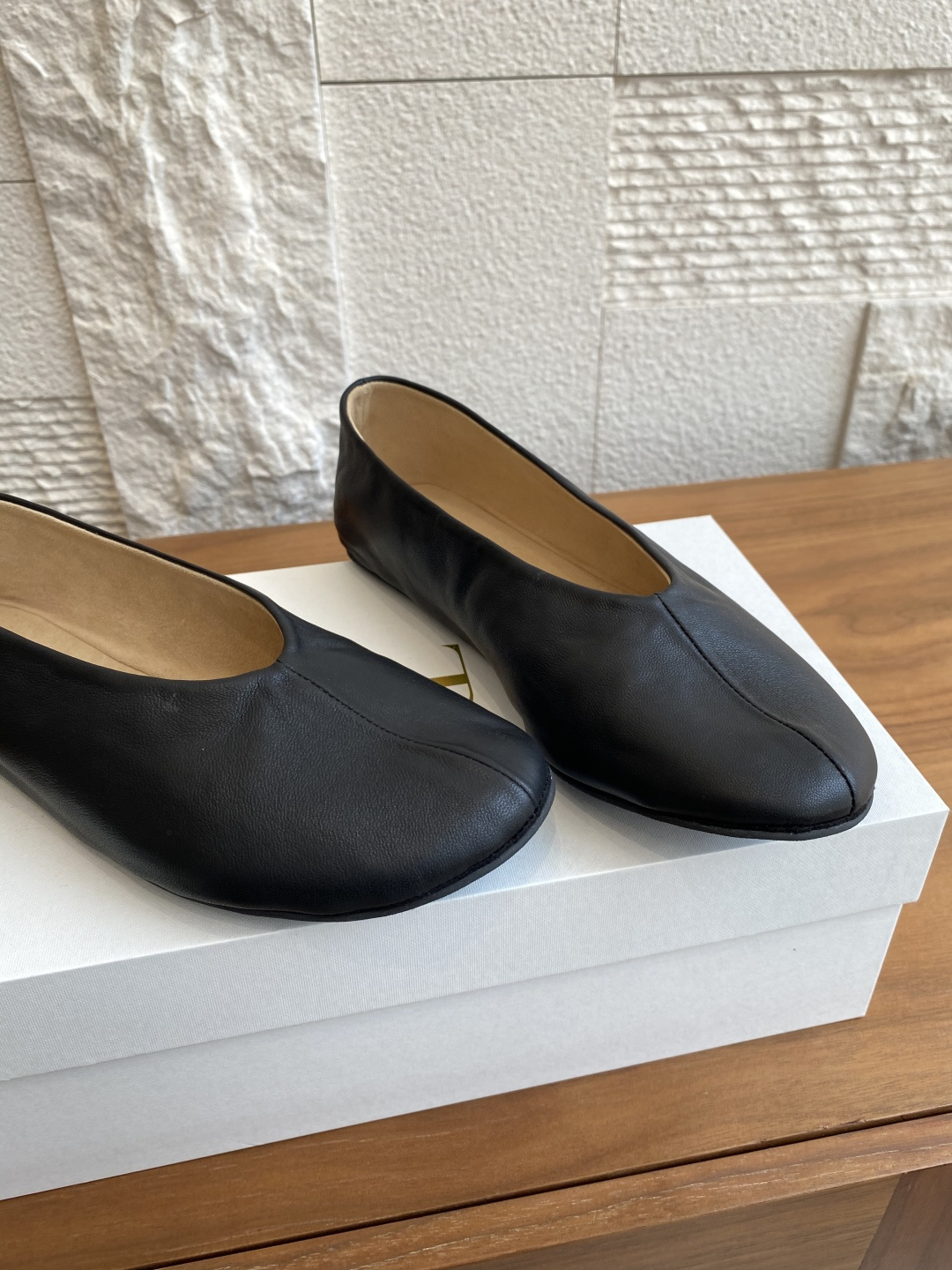 Luxurious Sheepskin Ballerina Flats by The Row, Size 35-40 - 图片 9