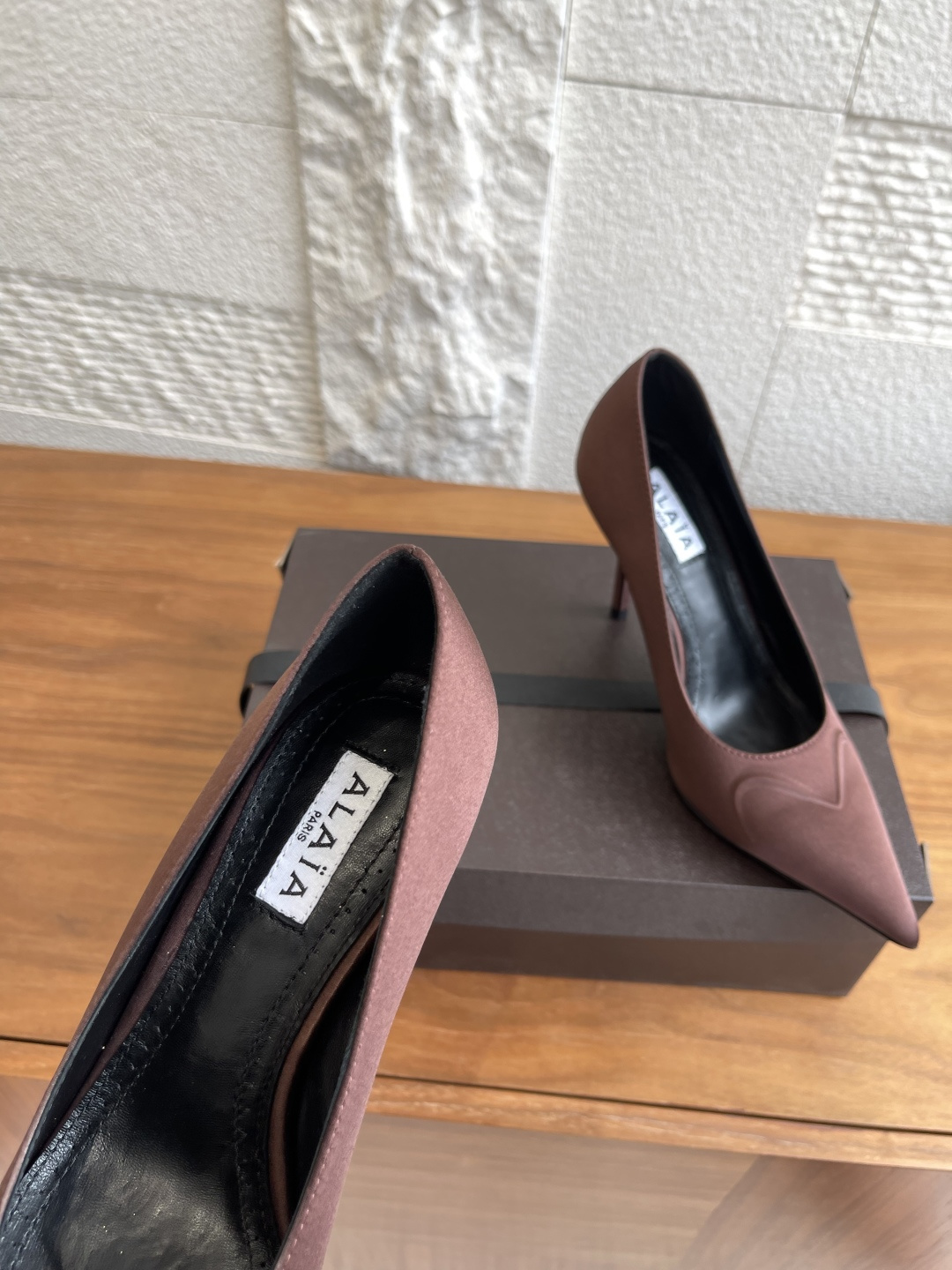 Alaia 25ss New Falls High Heel Shoes: Stylish, high-quality, Italian-made heels in various sizes. - 图片 5