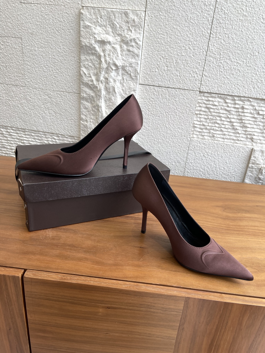 Alaia 25ss New Falls High Heel Shoes: Stylish, high-quality, Italian-made heels in various sizes. - 图片 2