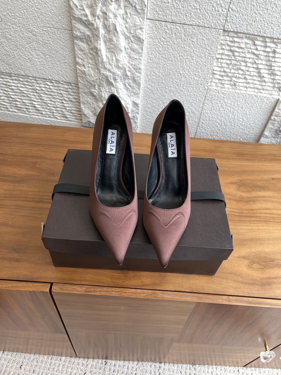 Alaia 25ss New Falls High Heel Shoes: Stylish, high-quality, Italian-made heels in various sizes. - 图片 9