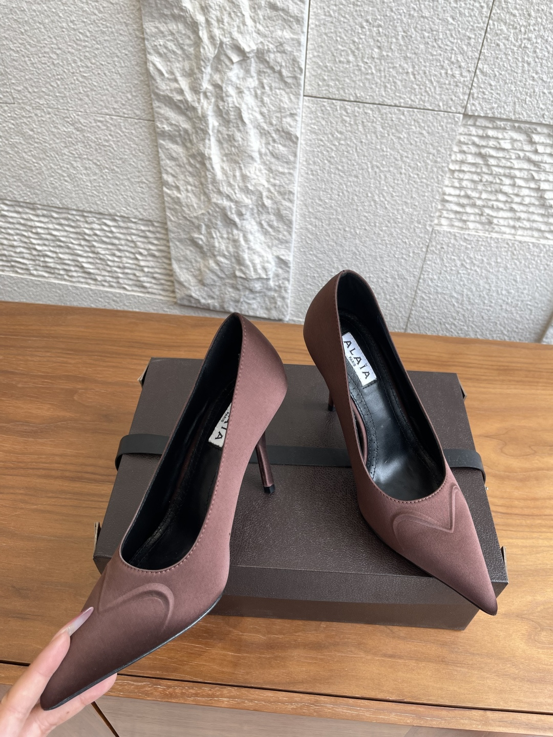 Alaia 25ss New Falls High Heel Shoes: Stylish, high-quality, Italian-made heels in various sizes. - 图片 4