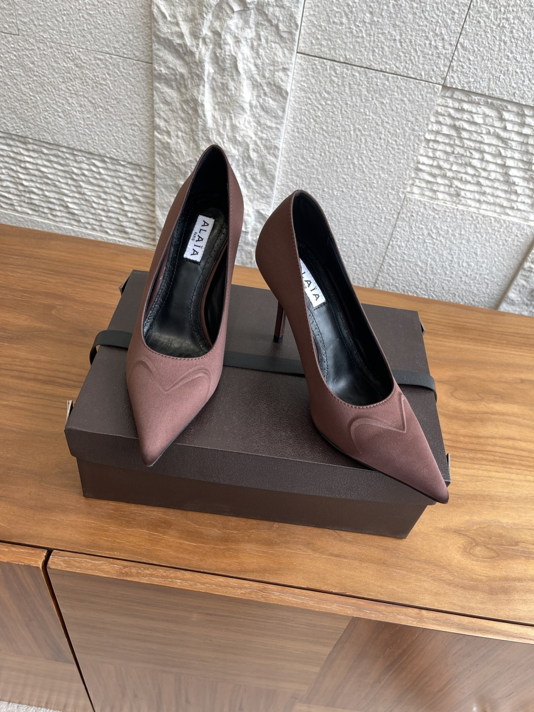 Alaia 25ss New Falls High Heel Shoes: Stylish, high-quality, Italian-made heels in various sizes. - 图片 3