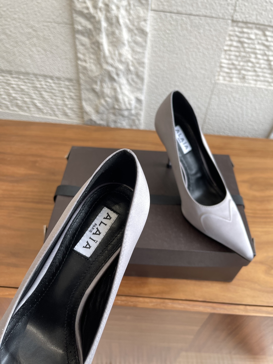 Alaia 25ss Pointy High Heel Single Shoes: Stylish, High-Quality Italian Imports, 9cm Heel, Size 35-42 - 图片 5