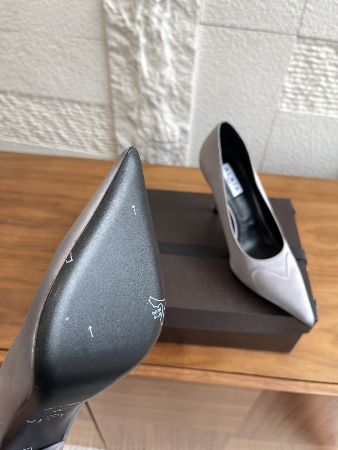 Alaia 25ss Pointy High Heel Single Shoes: Stylish, High-Quality Italian Imports, 9cm Heel, Size 35-42 - 图片 6