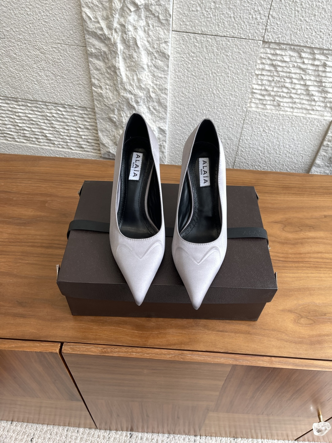 Alaia 25ss Pointy High Heel Single Shoes: Stylish, High-Quality Italian Imports, 9cm Heel, Size 35-42 - 图片 9