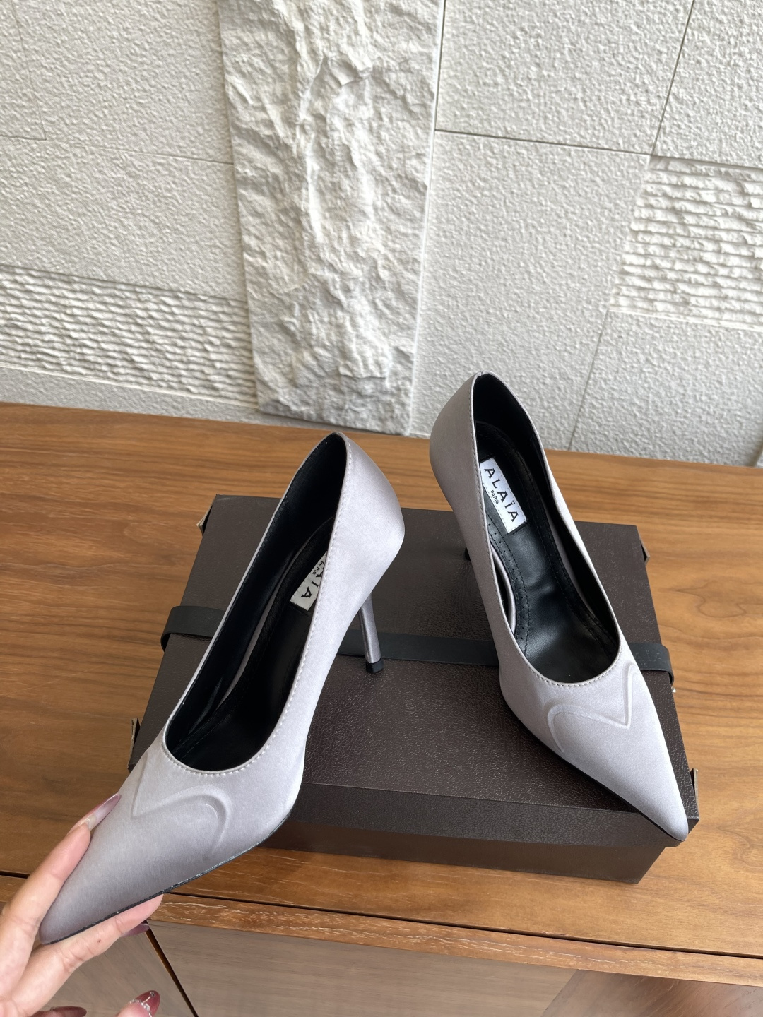 Alaia 25ss Pointy High Heel Single Shoes: Stylish, High-Quality Italian Imports, 9cm Heel, Size 35-42 - 图片 4