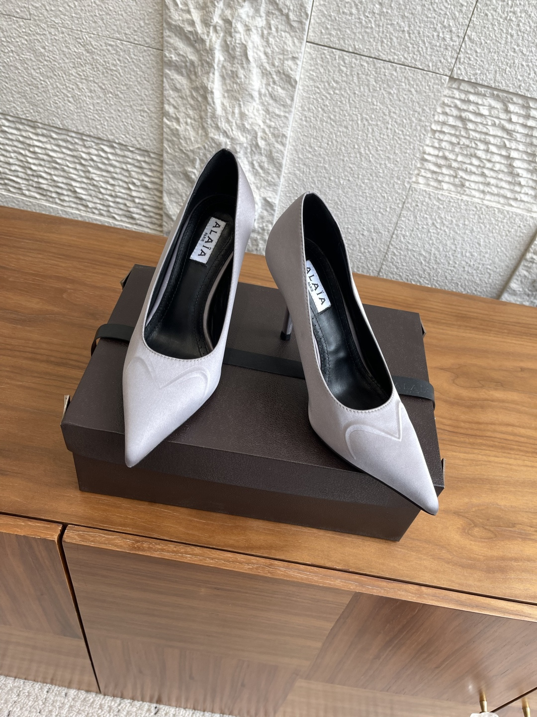 Alaia 25ss Pointy High Heel Single Shoes: Stylish, High-Quality Italian Imports, 9cm Heel, Size 35-42 - 图片 3