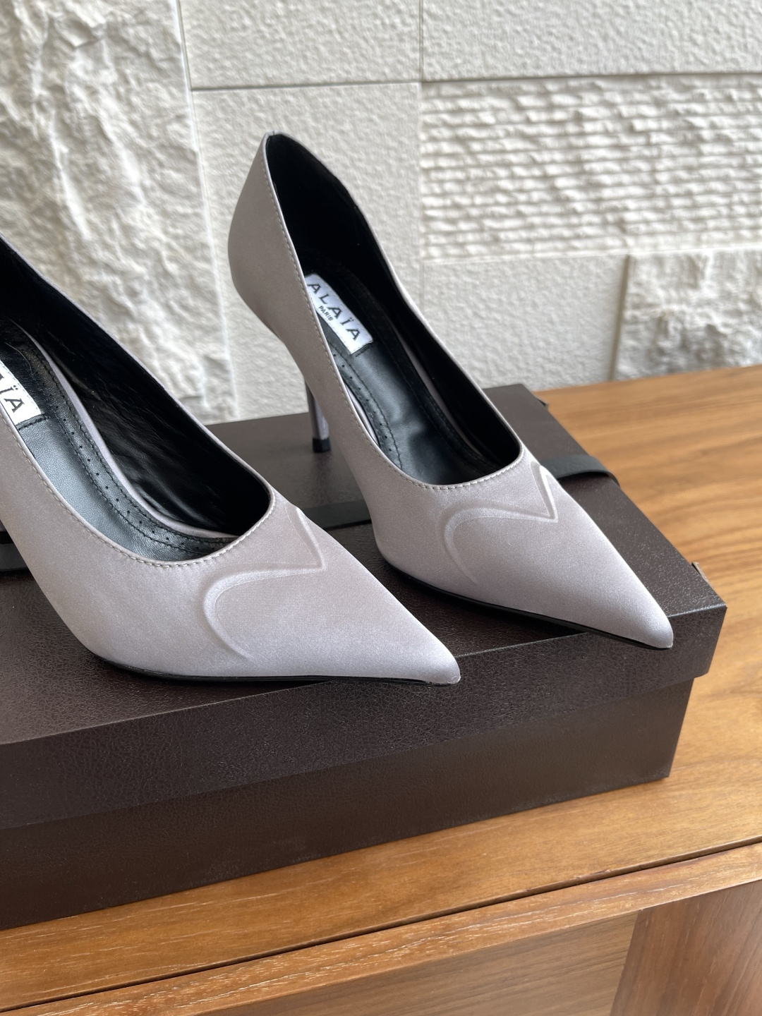 Alaia 25ss Pointy High Heel Single Shoes: Stylish, High-Quality Italian Imports, 9cm Heel, Size 35-42 - 图片 8