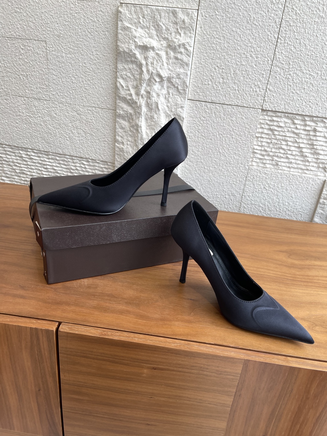 Alaia 25ss High Heel Single Shoes: Stylish, High-Quality, Imported Silk, Italian Design – Sizes 35-42 - 图片 2