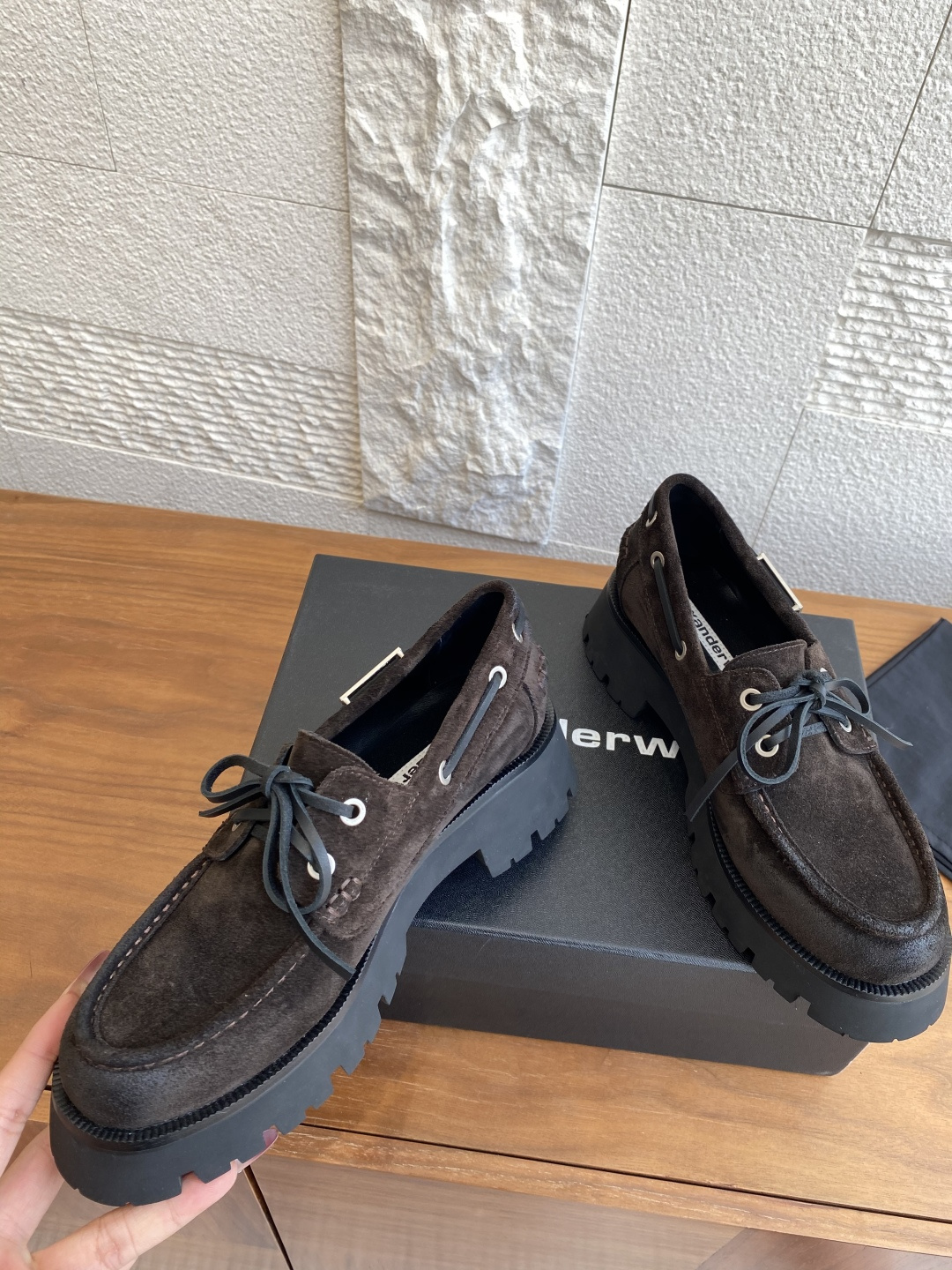 “Alexander Wang Fall Winter 25ss Waxed Leather Shoes with Metal Logo Slides” - 图片 5