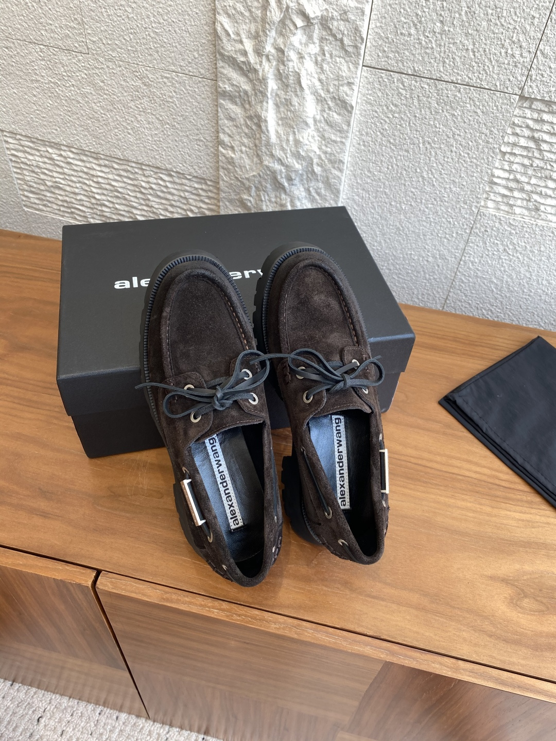 “Alexander Wang Fall Winter 25ss Waxed Leather Shoes with Metal Logo Slides” - 图片 2