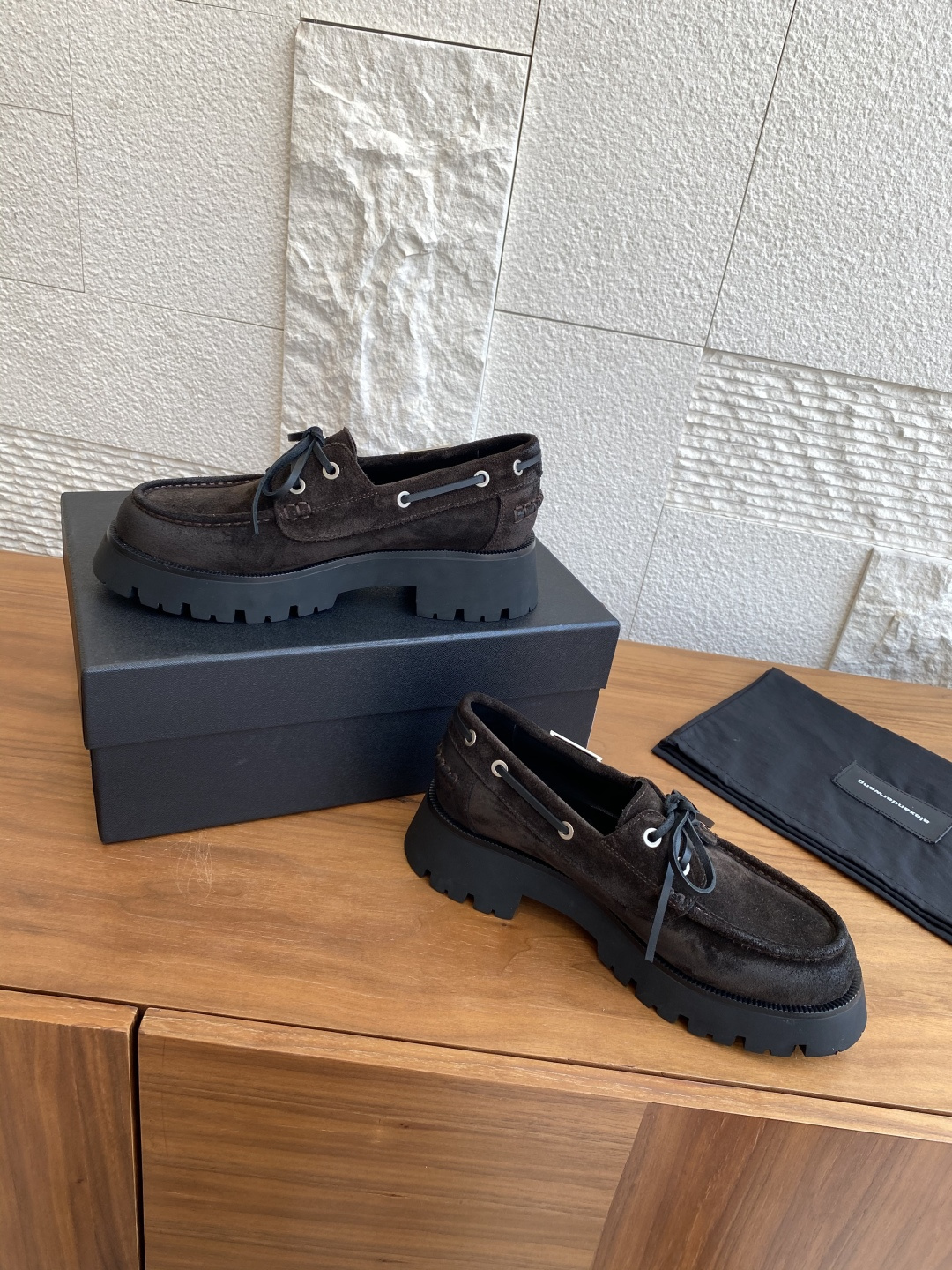 “Alexander Wang Fall Winter 25ss Waxed Leather Shoes with Metal Logo Slides” - 图片 3