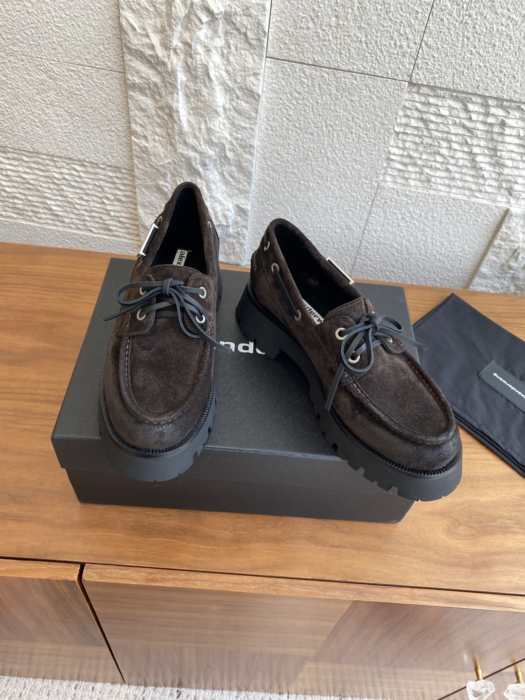 “Alexander Wang Fall Winter 25ss Waxed Leather Shoes with Metal Logo Slides” - 图片 4