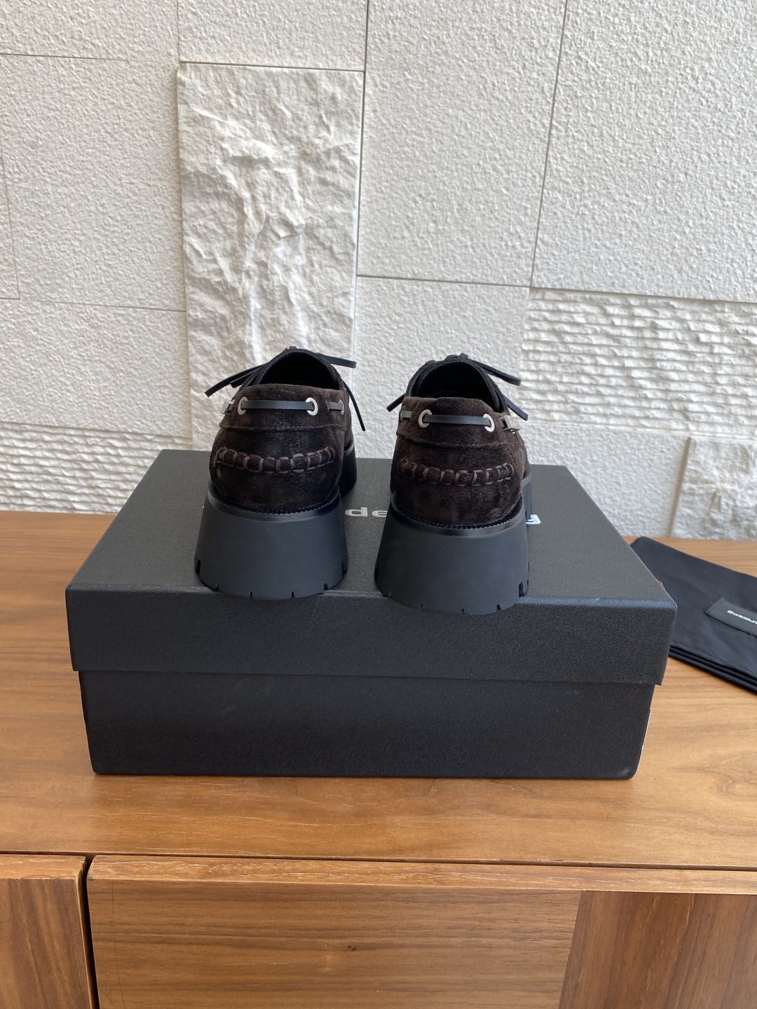 “Alexander Wang Fall Winter 25ss Waxed Leather Shoes with Metal Logo Slides” - 图片 8