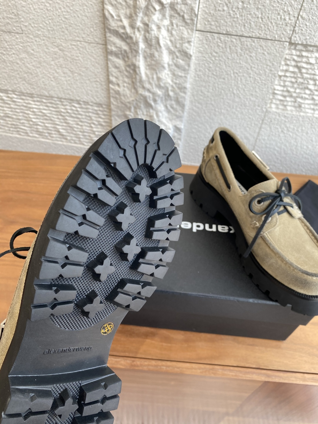 “Alexander Wang 25ss Fall Winter Shoe: Waxed Leather, Metal Logo, Velvet, Sheepskin, Rubber Bottom, Size 35-40” - 图片 7