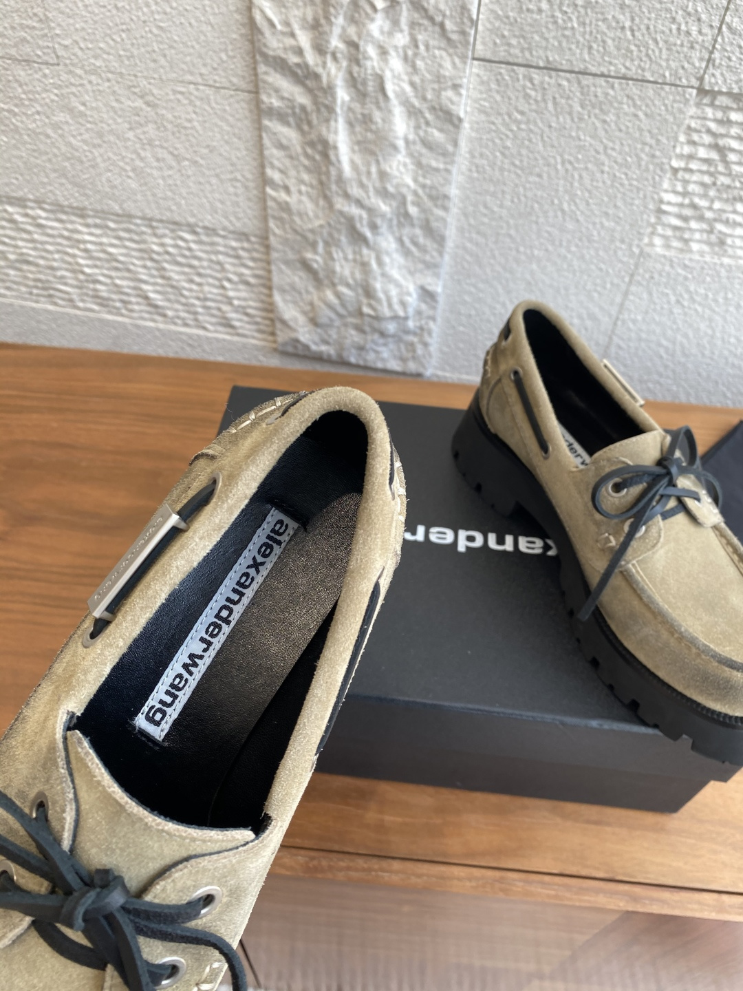 “Alexander Wang 25ss Fall Winter Shoe: Waxed Leather, Metal Logo, Velvet, Sheepskin, Rubber Bottom, Size 35-40” - 图片 6