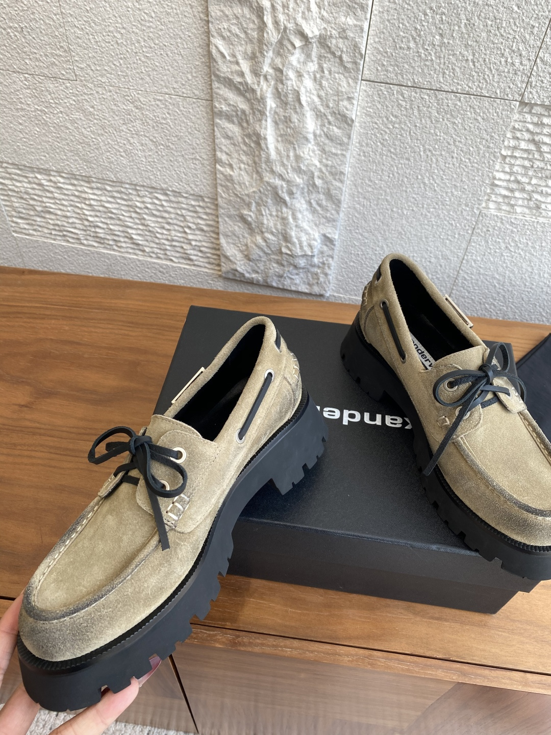 “Alexander Wang 25ss Fall Winter Shoe: Waxed Leather, Metal Logo, Velvet, Sheepskin, Rubber Bottom, Size 35-40” - 图片 5