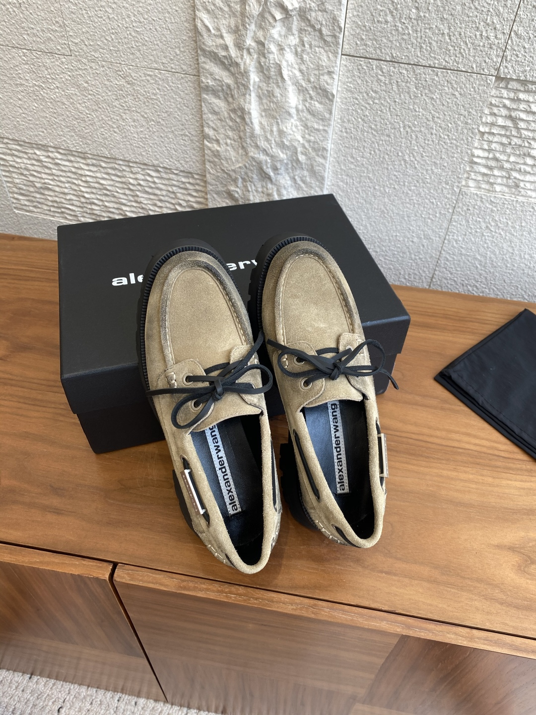 “Alexander Wang 25ss Fall Winter Shoe: Waxed Leather, Metal Logo, Velvet, Sheepskin, Rubber Bottom, Size 35-40” - 图片 2