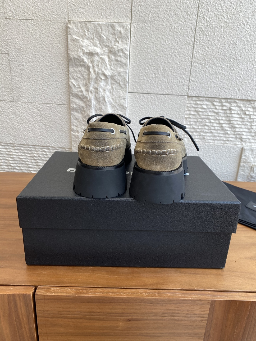 “Alexander Wang 25ss Fall Winter Shoe: Waxed Leather, Metal Logo, Velvet, Sheepskin, Rubber Bottom, Size 35-40” - 图片 8