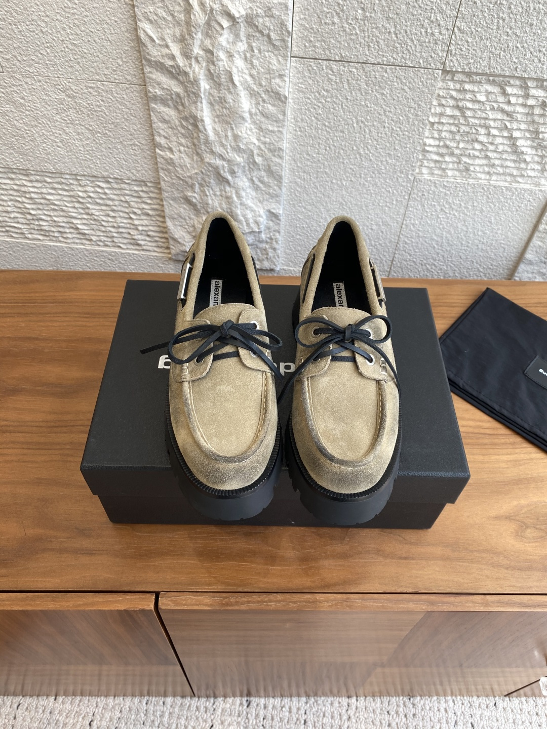 “Alexander Wang 25ss Fall Winter Shoe: Waxed Leather, Metal Logo, Velvet, Sheepskin, Rubber Bottom, Size 35-40” - 图片 1