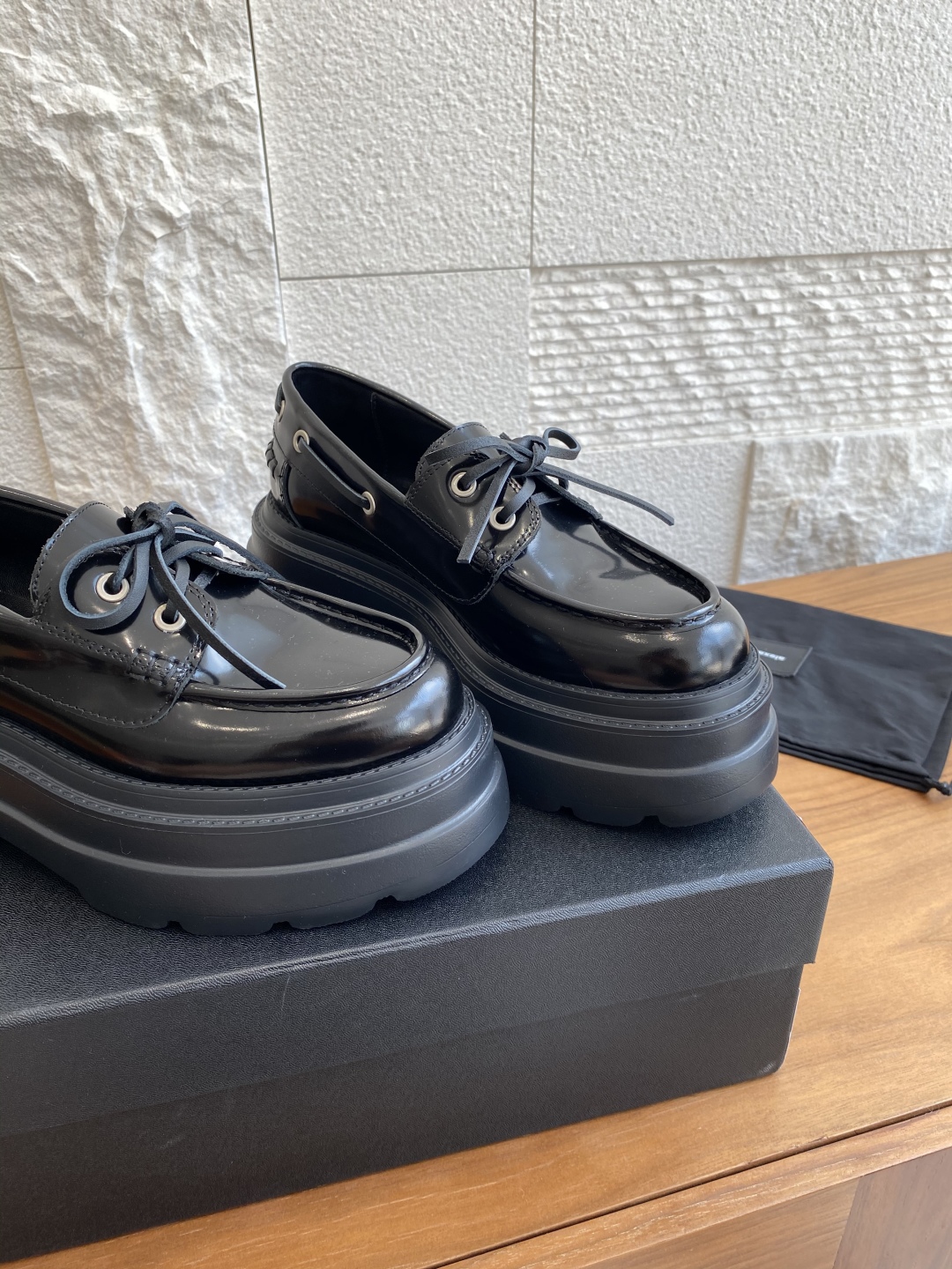 Alexander Wang Fall/Winter 25SS Shoe Collection: Stylish Comfort in Oxen and Lamba Materials - 图片 9