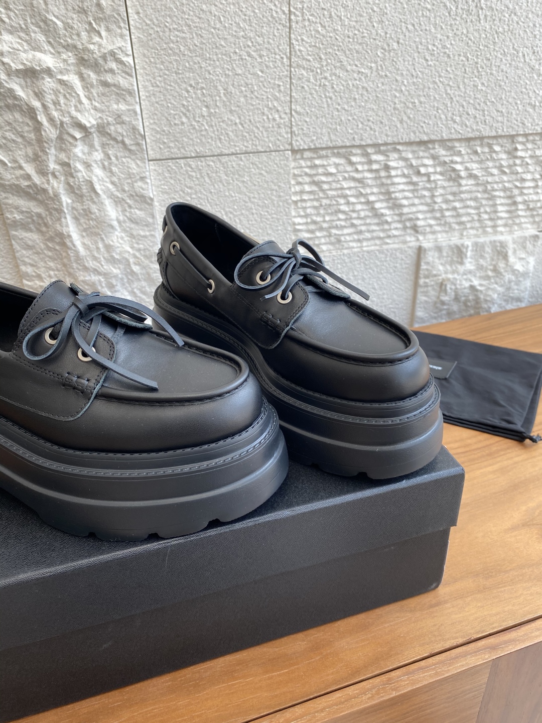 “Alexander Wang 25ss Fall/Winter Shoe Collection: Oxen Skin, Metal Emblem Slides, Lamba Liners | 7ccm Thick Base” - 图片 9