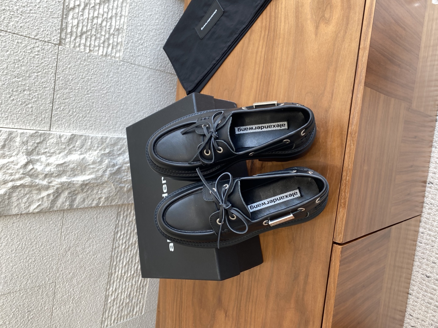 “Alexander Wang 25ss Fall/Winter Shoe Collection: Oxen Skin, Metal Emblem Slides, Lamba Liners | 7ccm Thick Base” - 图片 2
