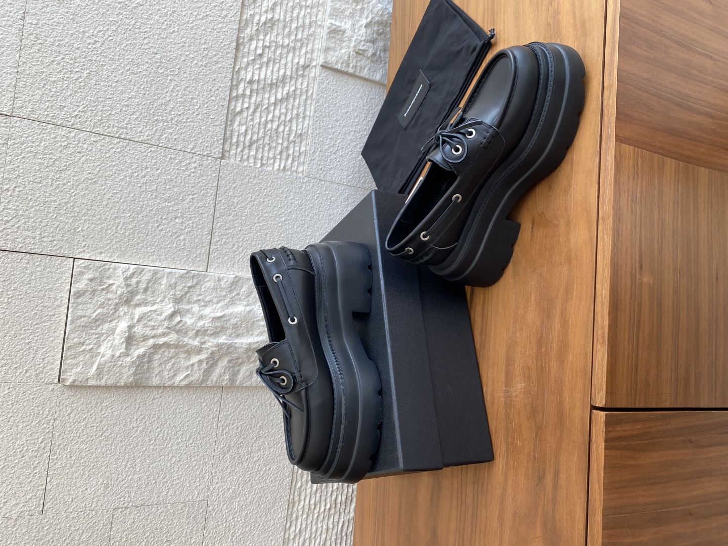 “Alexander Wang 25ss Fall/Winter Shoe Collection: Oxen Skin, Metal Emblem Slides, Lamba Liners | 7ccm Thick Base” - 图片 3