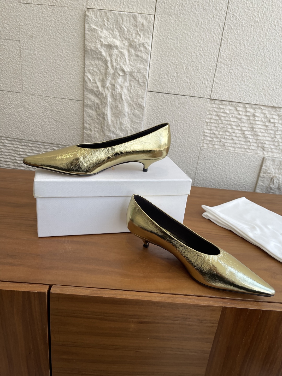 “The Row 25SS Autumn/Winter Collection: Timeless Elegance and Quality in Footwear” - 图片 3