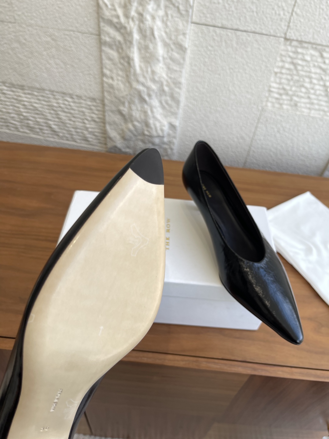 “The Row 25SS Autumn Winter Collection: Classic Elegance and Quality Footwear” - 图片 7
