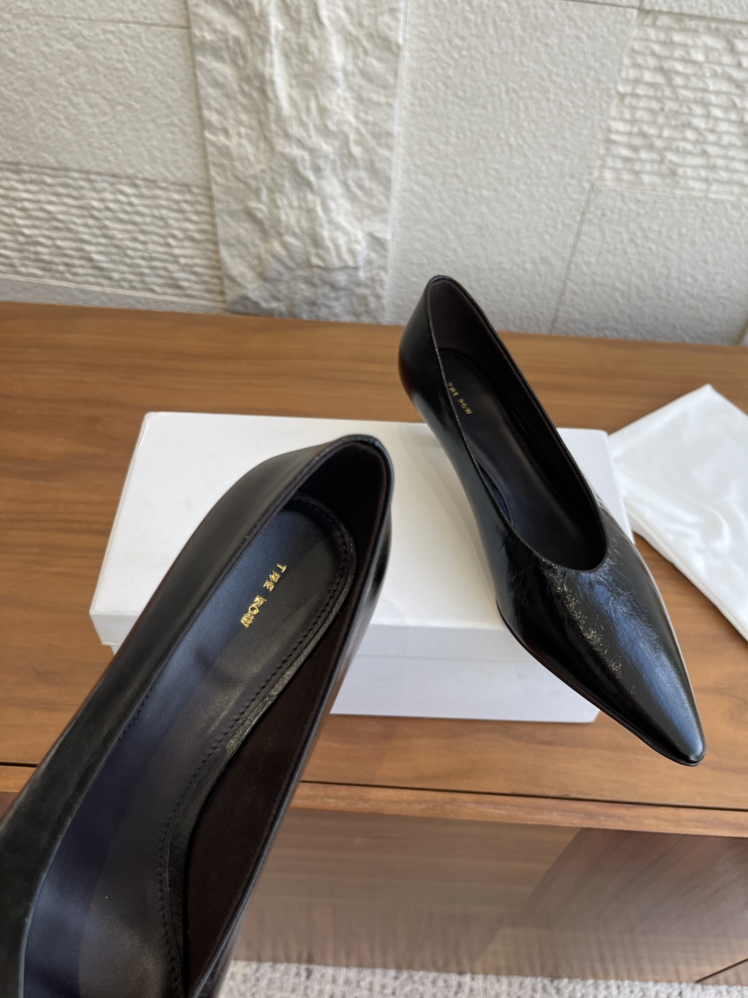 “The Row 25SS Autumn Winter Collection: Classic Elegance and Quality Footwear” - 图片 6