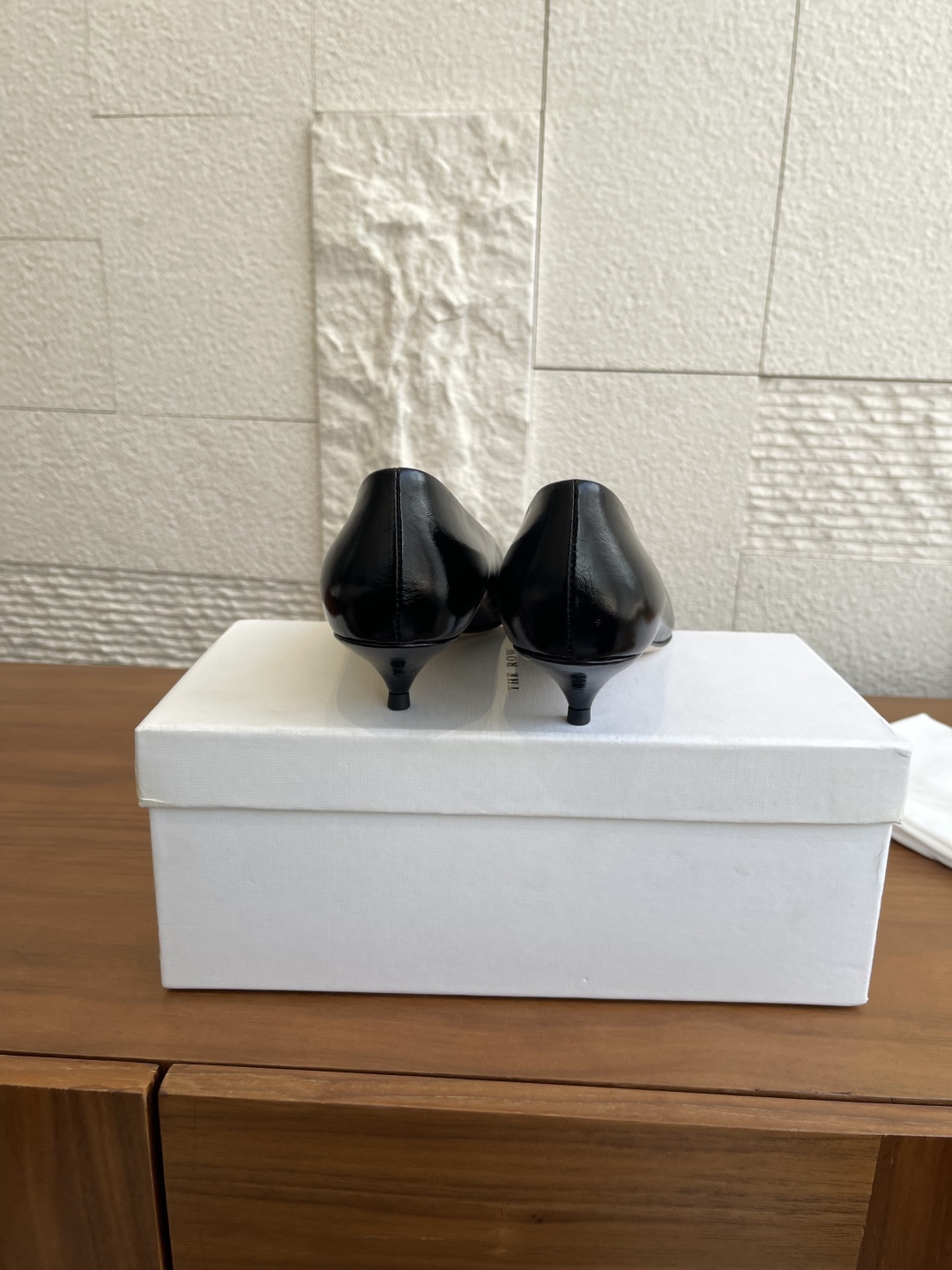 “The Row 25SS Autumn Winter Collection: Classic Elegance and Quality Footwear” - 图片 8
