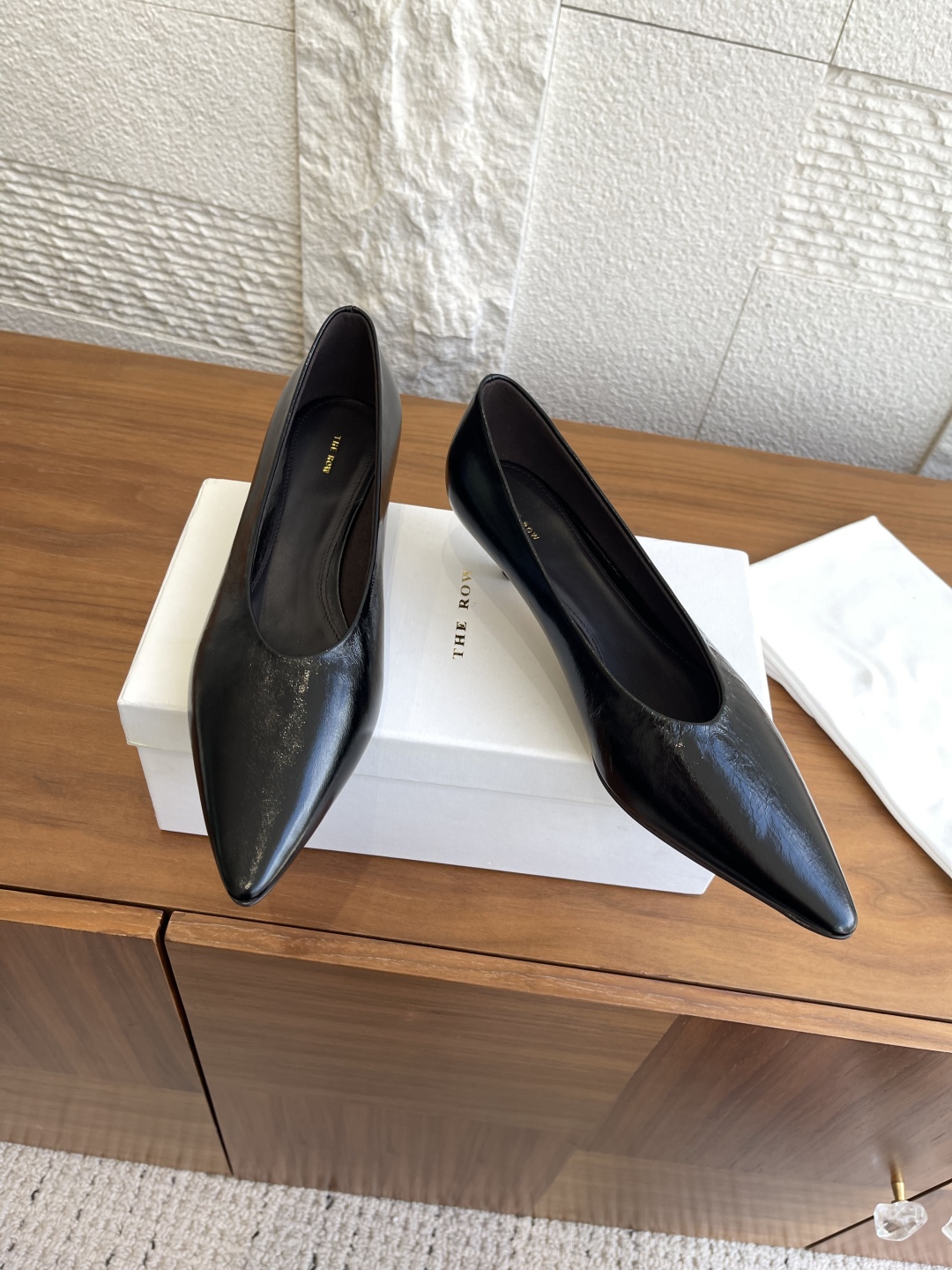 “The Row 25SS Autumn Winter Collection: Classic Elegance and Quality Footwear” - 图片 4