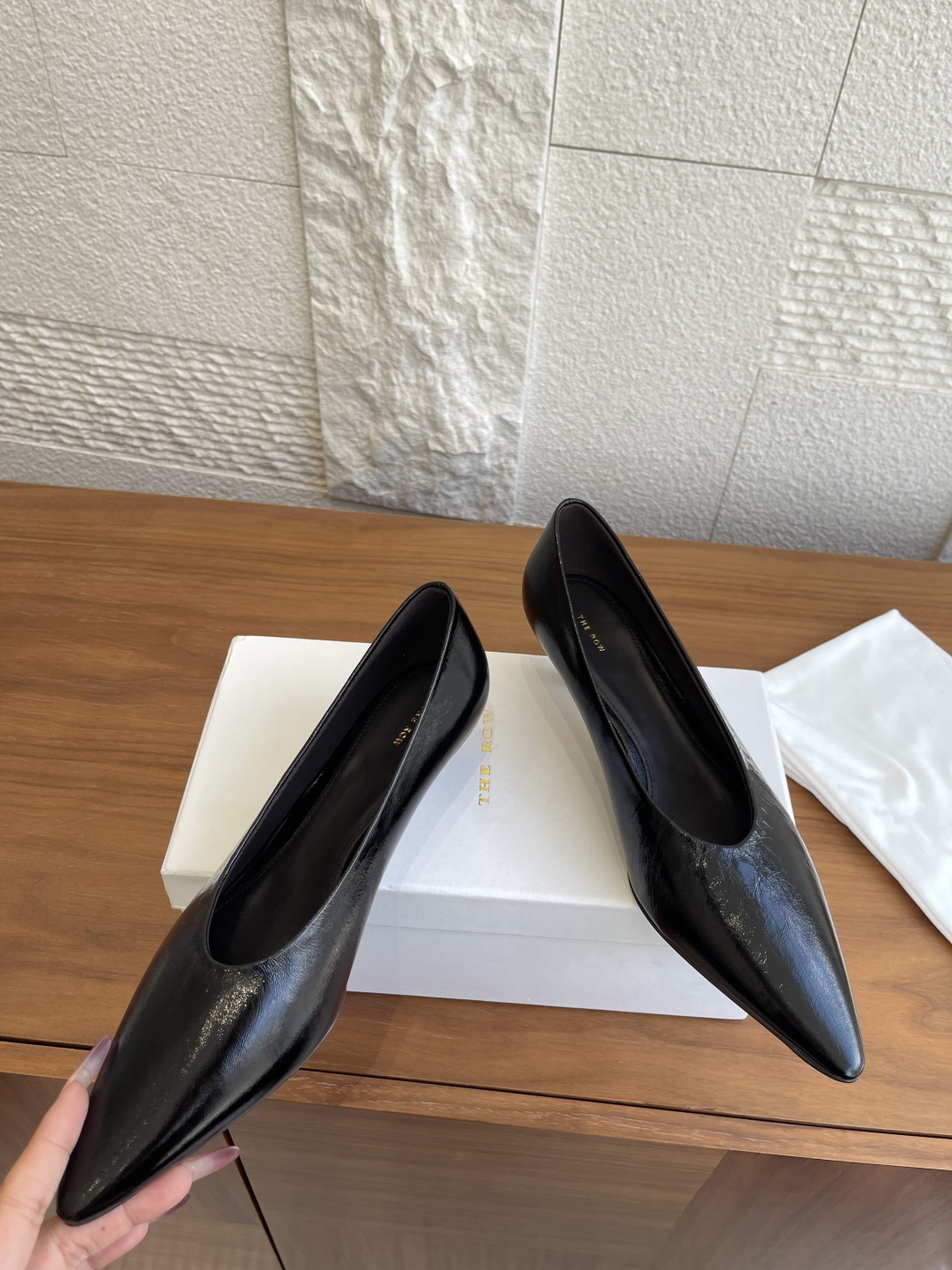 “The Row 25SS Autumn Winter Collection: Classic Elegance and Quality Footwear” - 图片 5