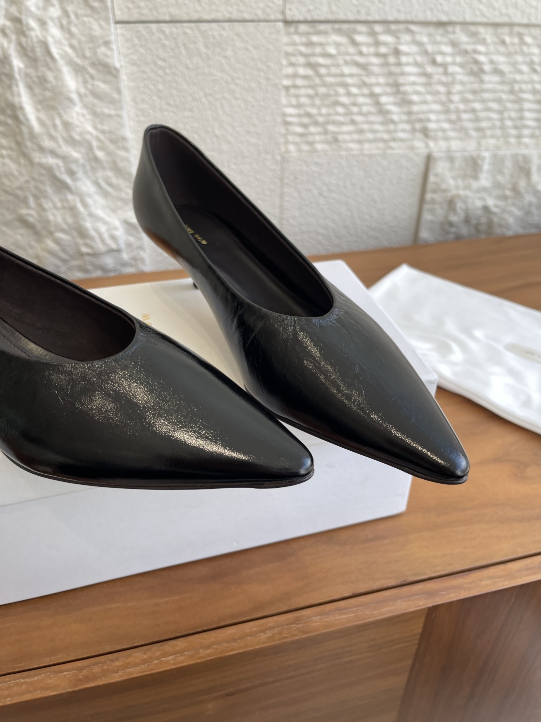 “The Row 25SS Autumn Winter Collection: Classic Elegance and Quality Footwear” - 图片 9