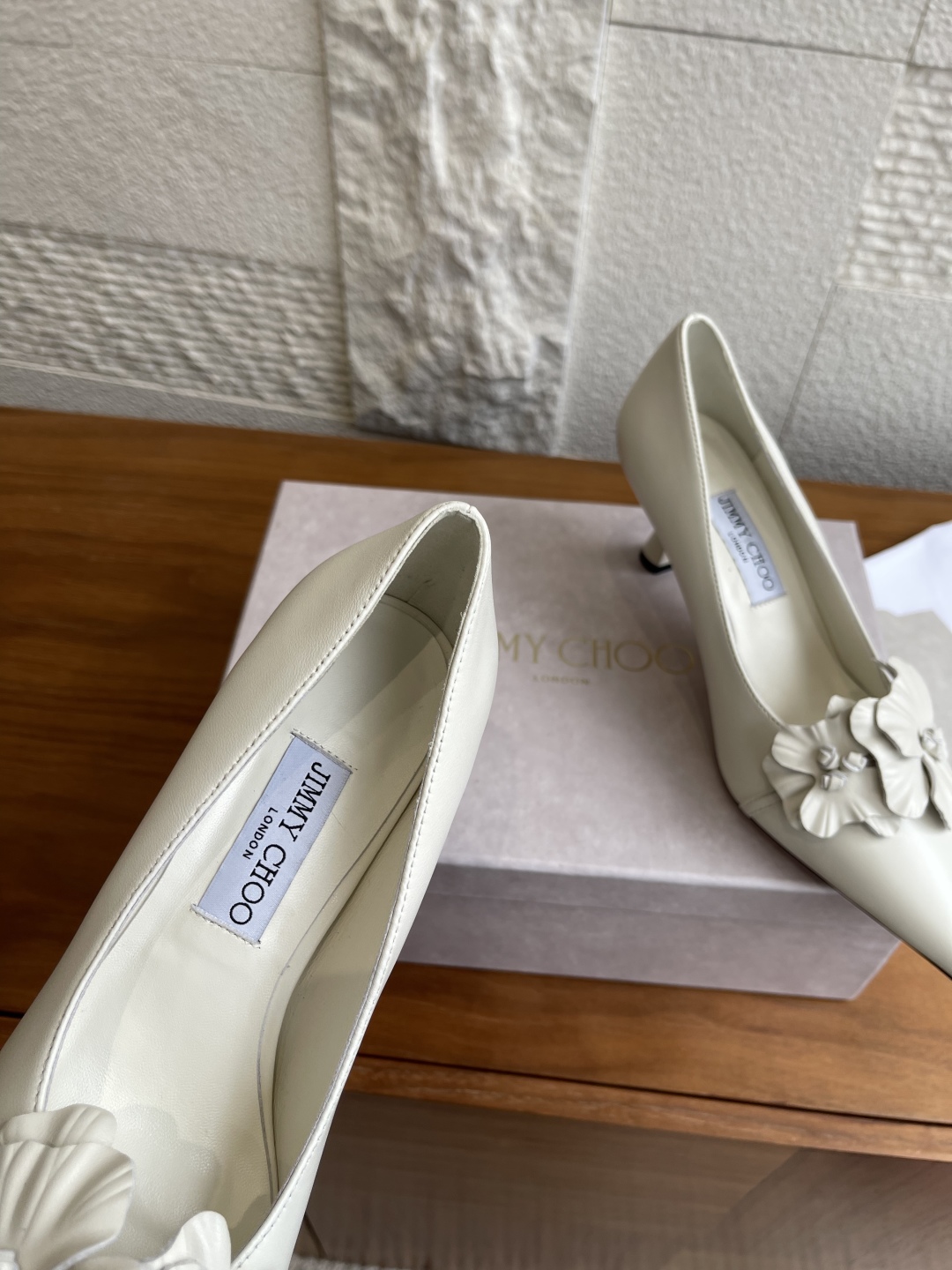 “Jimmy Choo Amita/Flowers 45 Series High Heels: Premium Materials and Elegant Design” - 图片 6