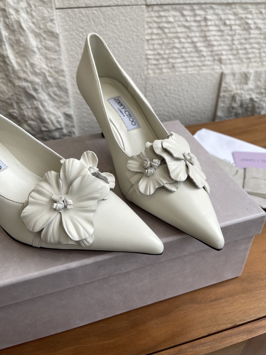 “Jimmy Choo Amita/Flowers 45 Series High Heels: Premium Materials and Elegant Design” - 图片 9
