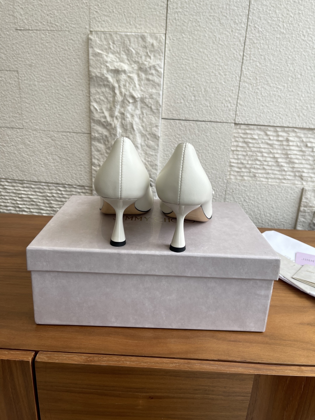“Jimmy Choo Amita/Flowers 45 Series High Heels: Premium Materials and Elegant Design” - 图片 8