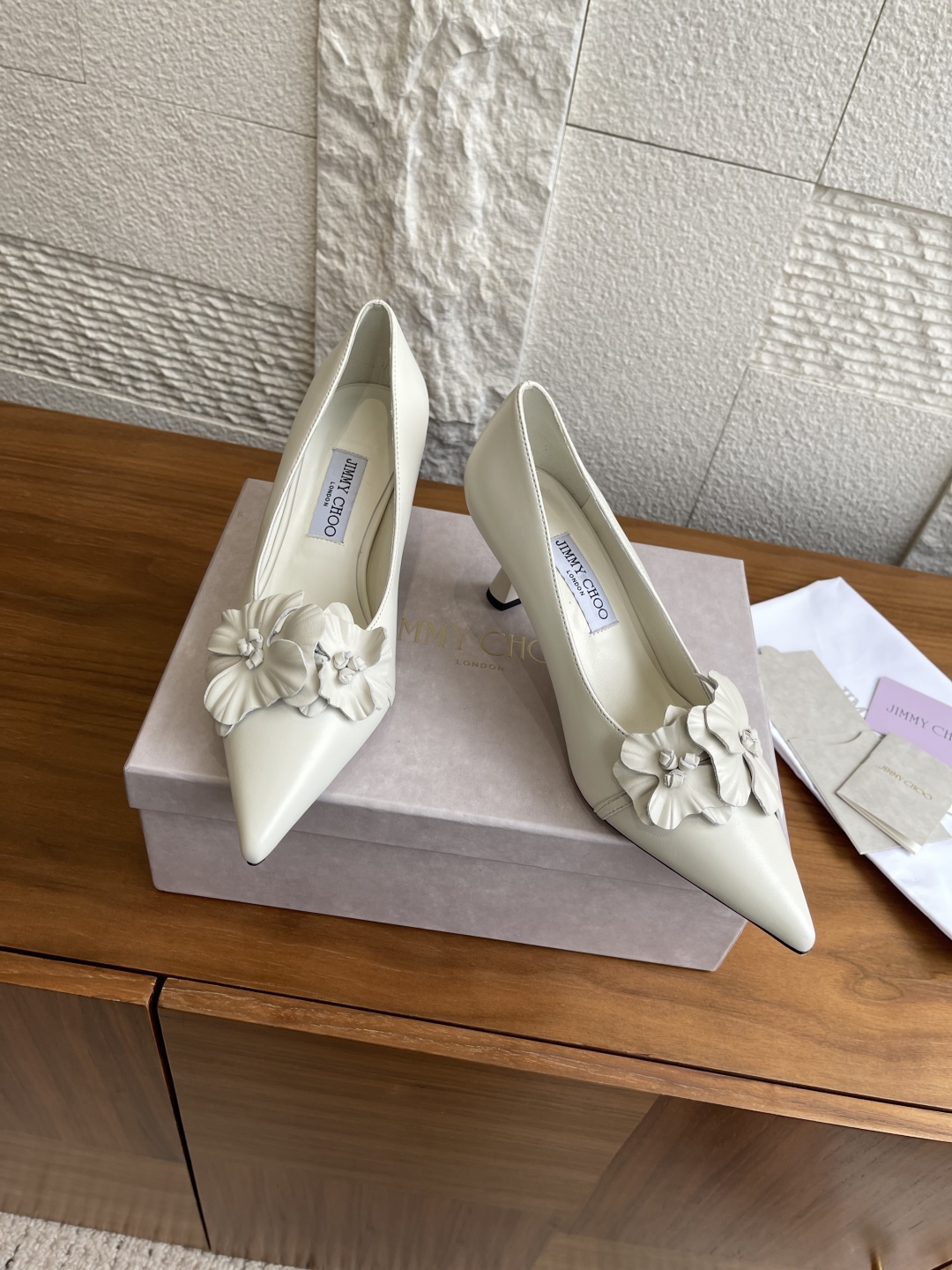 “Jimmy Choo Amita/Flowers 45 Series High Heels: Premium Materials and Elegant Design”