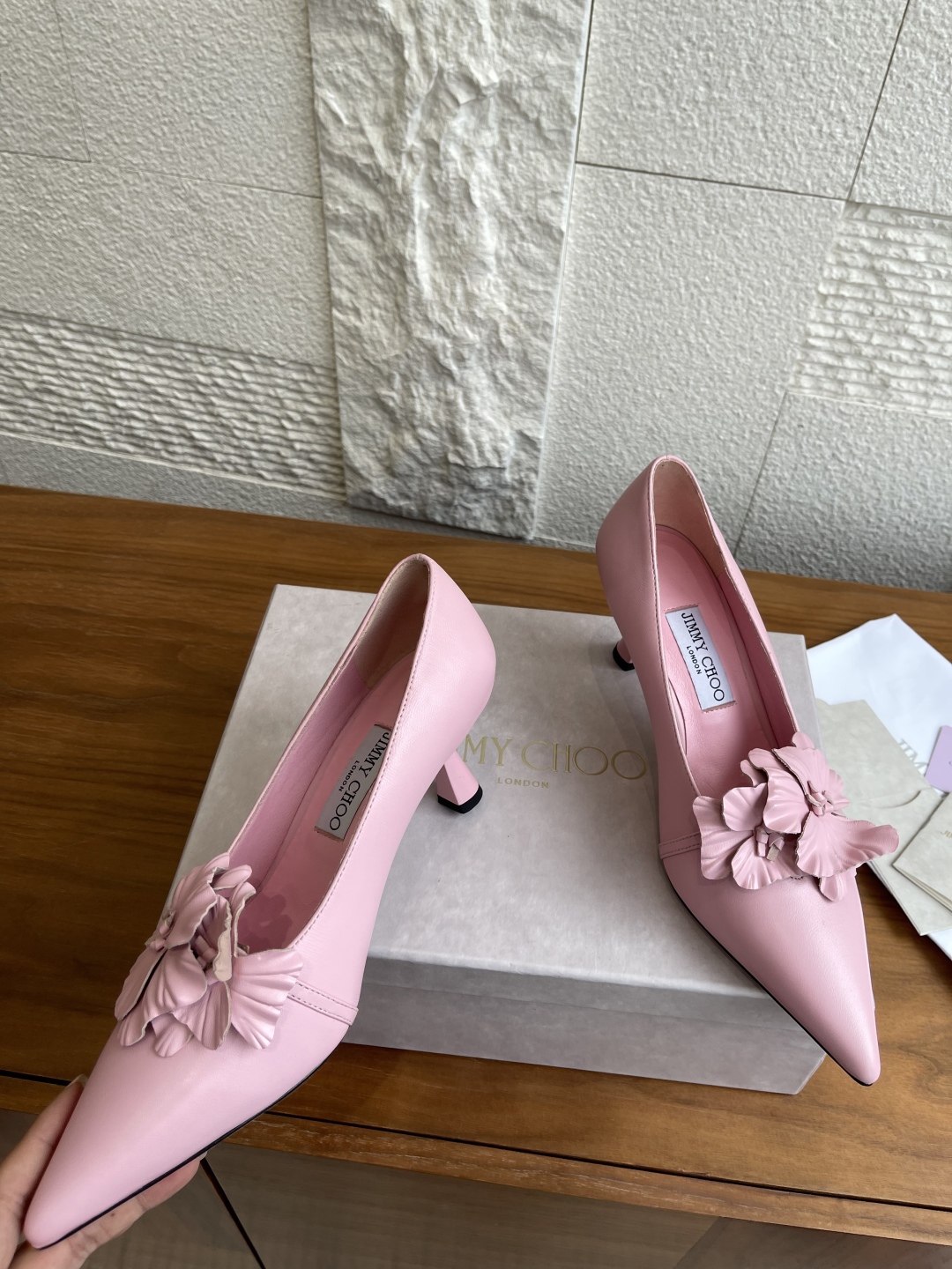 “Jimmy Choo Amita/FLOWERS 45 Series High Heels in Real Skin: Spring & Summer New Collection” - 图片 5