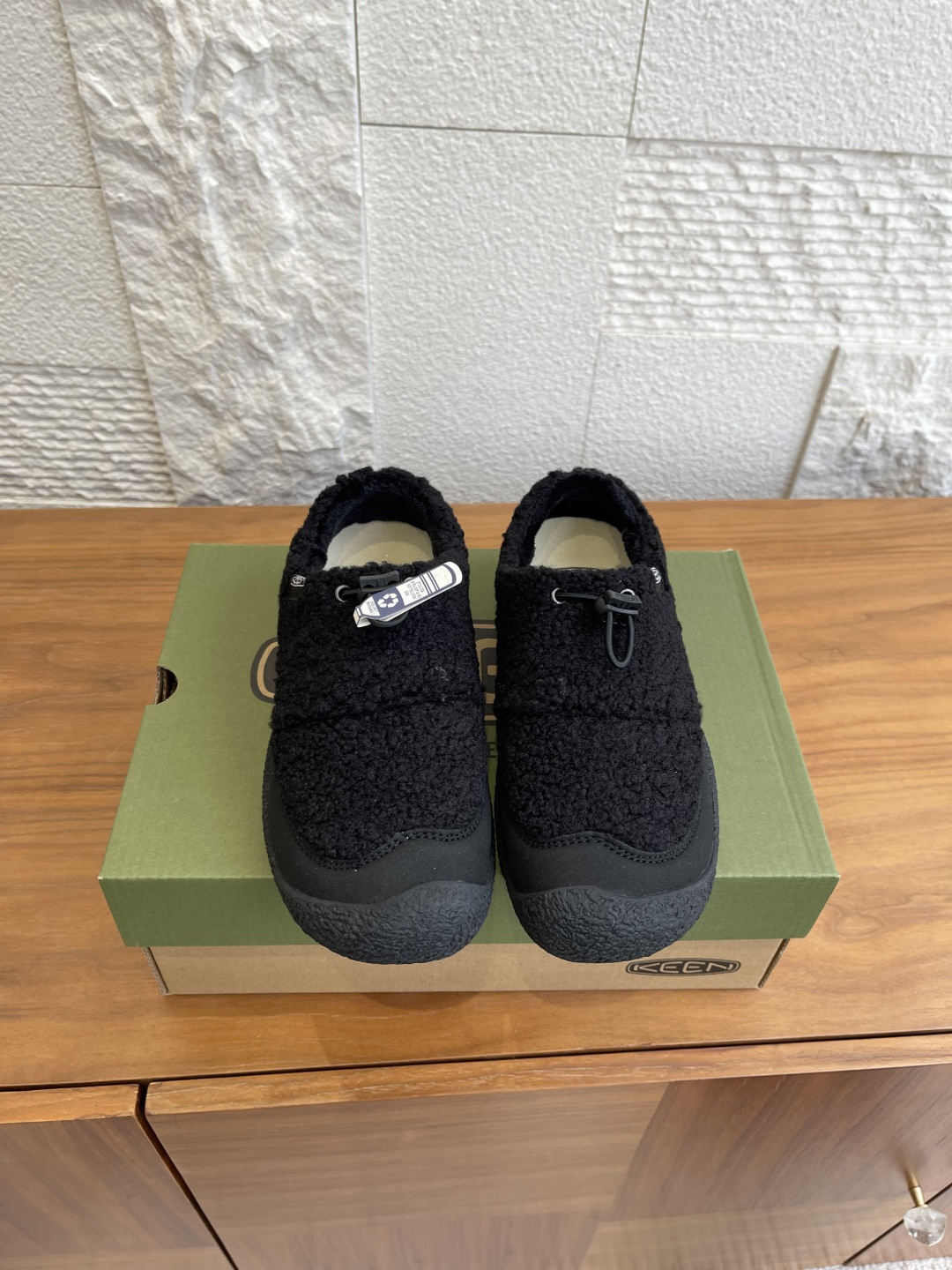 NO:630180,Top version: KEEN 2025 autumn new HOWSER Ⅲ SLIDE women's outdoor comfortable slip-on casual shoes. KEEN original version, iconic KEEN fit, upper PET plastic fiber + fabric. Spacious forefoot space, toes can stretch freely. Elastic shoelaces, locking system, easy to put on and take off. Non-marking rubber outsole, increase traction, leaving no traces, PET plastic material, environmentally friendly and no odor. Size36-40,casual shoes/sports shoes,sneakers19860909顶级版本: KEEN 2025 秋装新款 HOWSER Ⅲ SLIDE女子户外舒适一脚蹬休闲鞋 KEEN原创版型,标志性的KEEN贴合度,鞋面PET塑料纤维+织物.前脚掌空间宽敞,脚趾可自由伸展.弹力鞋帶,锁定系统,方便穿脫.无痕橡胶外底,增加牵引力,不留痕迹,PET塑料材质,环保无异味. Size36-40,休闲鞋/运动鞋,sneakers,Women's Shoes